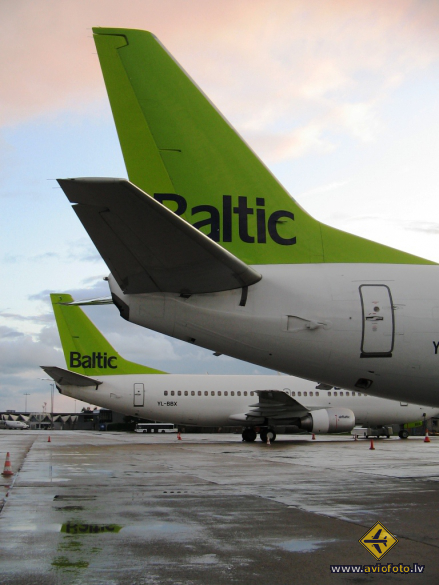 Boeing 737-36Q
